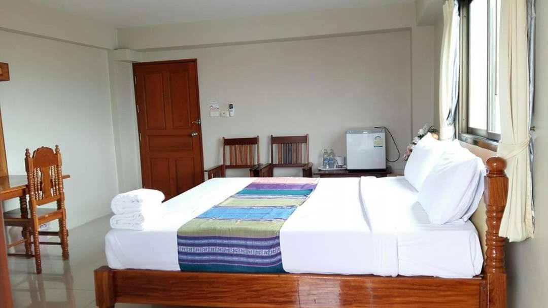 מוקדהאן ทรัพย์มุกดา แกรนด์ โฮเทล Submukda Grand Hotel מראה חיצוני תמונה