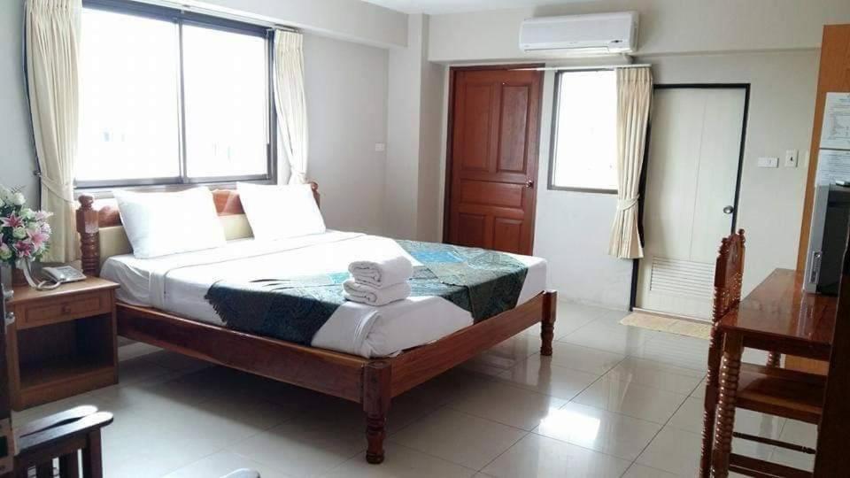 מוקדהאן ทรัพย์มุกดา แกรนด์ โฮเทล Submukda Grand Hotel מראה חיצוני תמונה